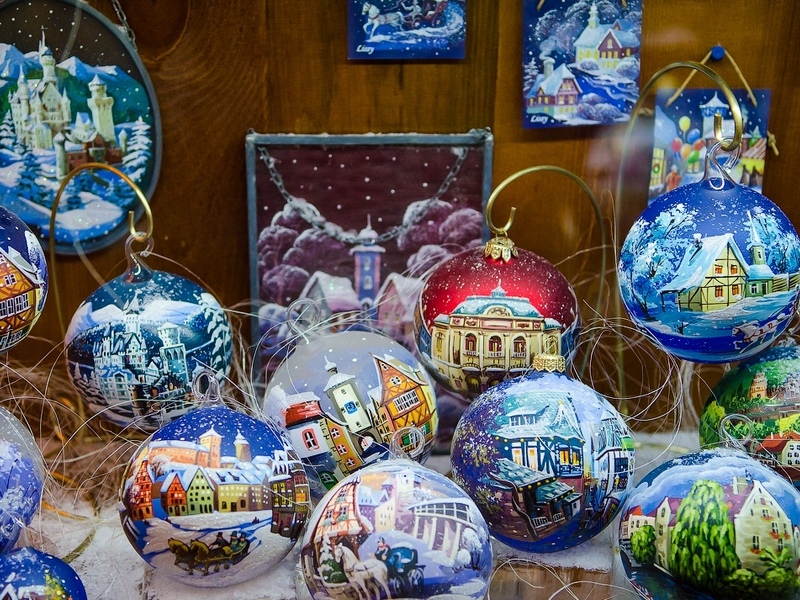 Крестцы: стеклянная сказка на фабрике «Рождество». Школа прошлого (с интерактивной программой и мастер-классом по росписи елочных игрушек).