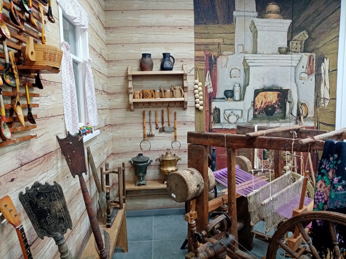 Вырица дачная, Вырица духовная (с посещением фабрики «Узор»)