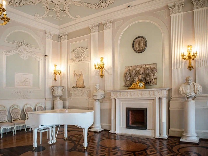 В Гатчину пришла весна! (с посещением Большого Гатчинского дворца, экскурсией по Дворцовой ферме и мастер-классом по приготовлению сыра шевр на Императорской сыроварне)