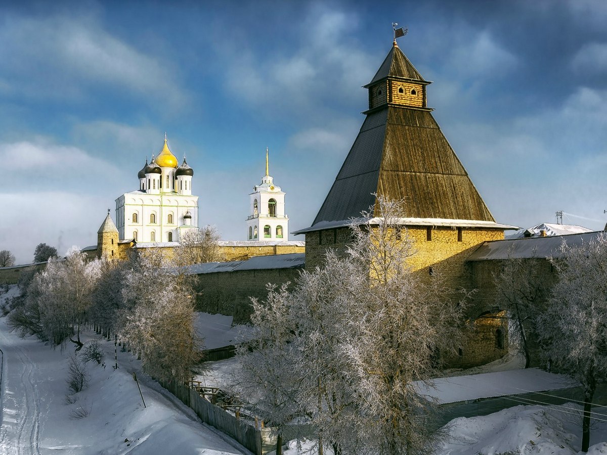 Псков и Свято-Успенский Псково-Печерский монастырь