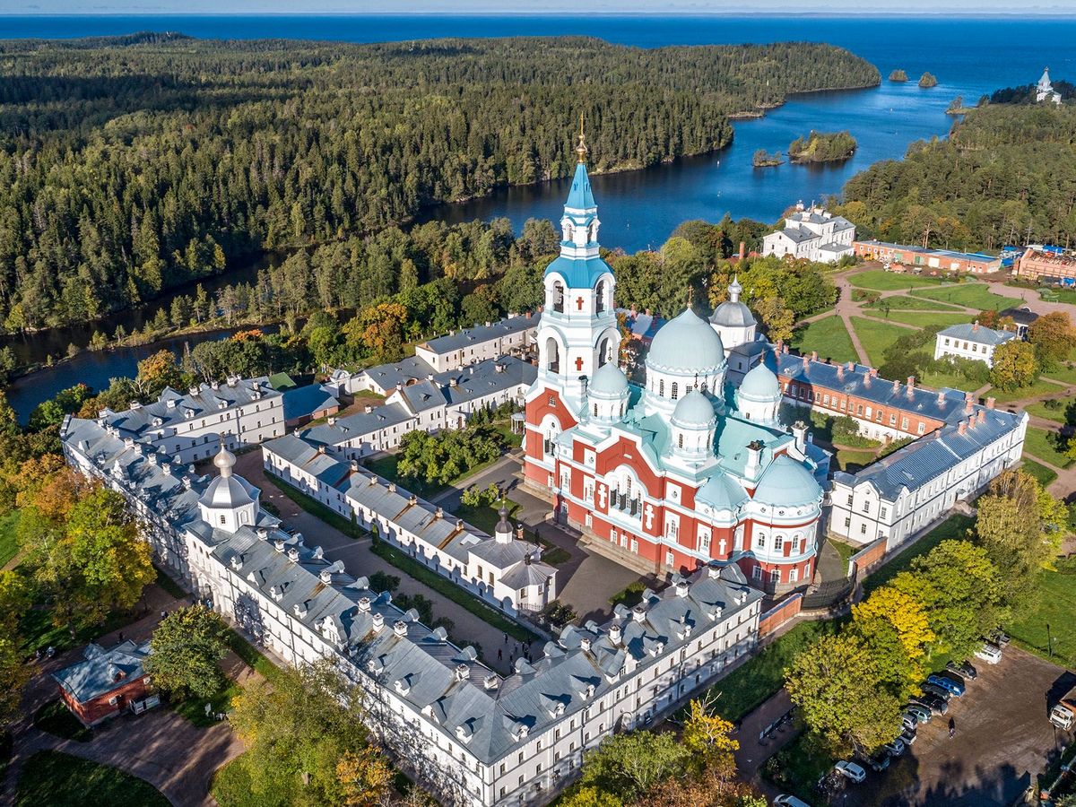 Один день на Валааме (Приозерск - Озёрная прогулка - о. Валаам + обед) Всё включено!