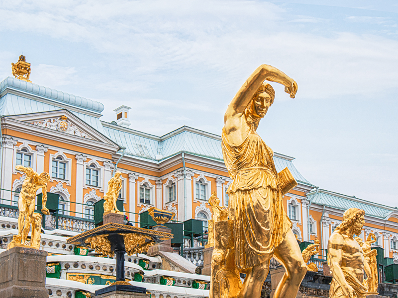 ПОКА ФОНТАНЫ НЕ УСНУЛИ…
(с экскурсией по Большому Петергофскому дворцу и Нижнему парку фонтанов)
