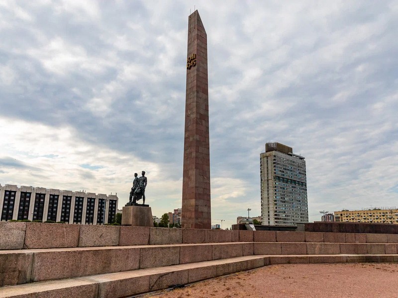 Вдоль Московского проспекта (с посещением Воскресенского Новодевичьего женского монастыря)