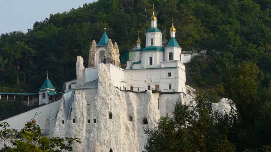 Святогорский монастырь пушкинские горы. Святогорский Успенский монастырь. Свято-Успенский Святогорский мужской монастырь Псковская область. Успенский собор Святогорского монастыря.