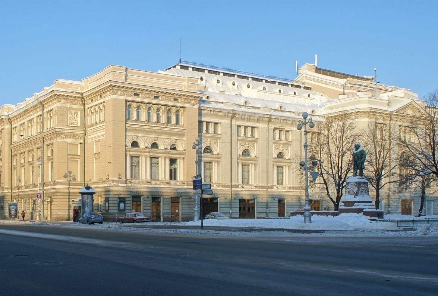 Консерватория спб. Римский Корсаков Питер консерватория. Театральная площадь в Санкт-Петербурге консерватория. Консерватория Санкт-Петербург. Санкт-Петербургская консерватория имени н. а. Римского-Корсакова.