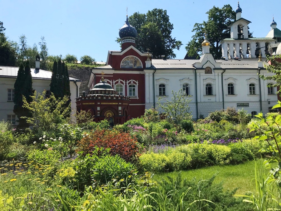 МОНАСТЫРЬ