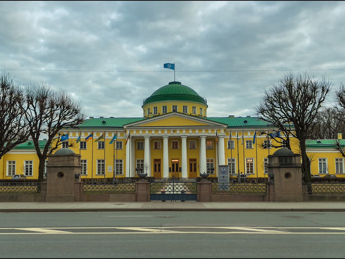 Таврический дворец век. Старов Таврический дворец в Петербурге. Таврический дворец в Петербурге Архитектор и е Старов.