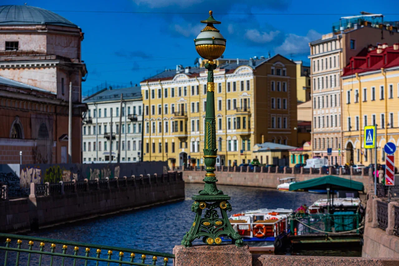ПОД ДВАДЦАТЬЮ МОСТАМИ