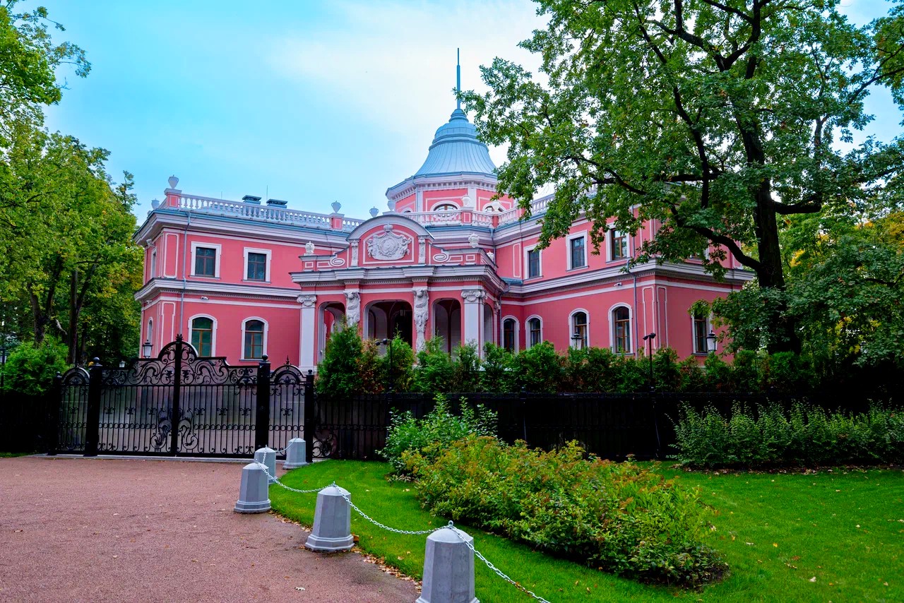КРЕСТОВСКИЙ ОСТРОВ