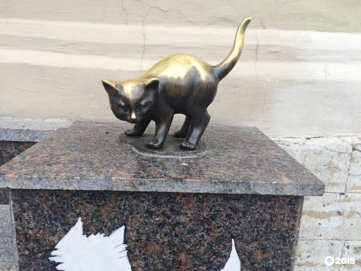 КОТОКАФЕ «РЕСПУБЛИКА КОШЕК». ПАМЯТНИК ФУНТИКУ