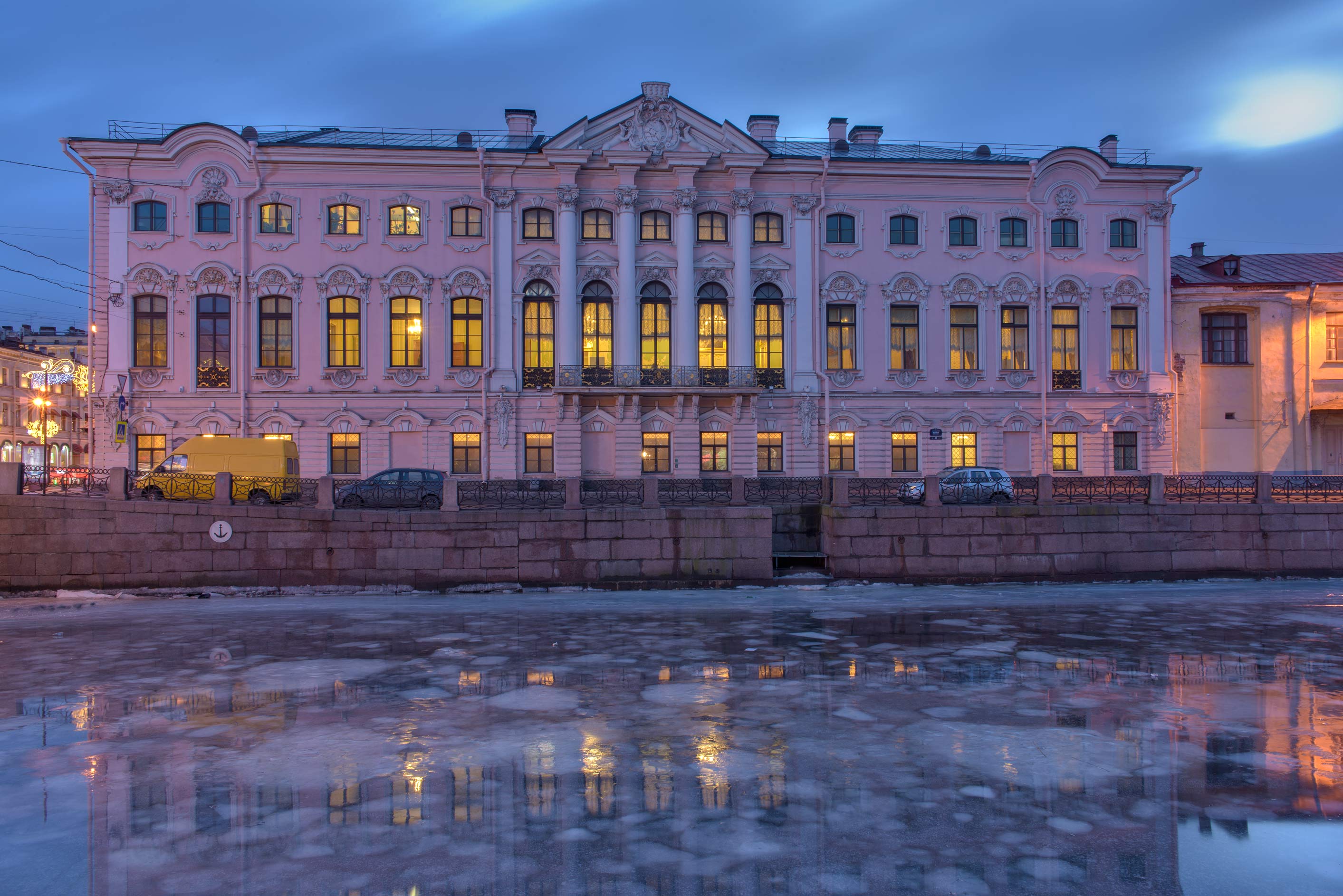 Какой дворец в петербурге. Строгановский дворец в Санкт-Петербурге. Строгановский дворец Растрелли. Русский музей, Строгановский дворец, Санкт-Петербург. Дворец Строгановых СПБ.