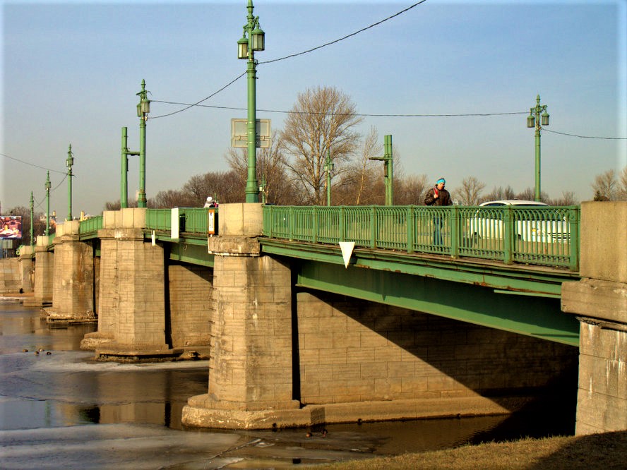 Мало крестовский мост