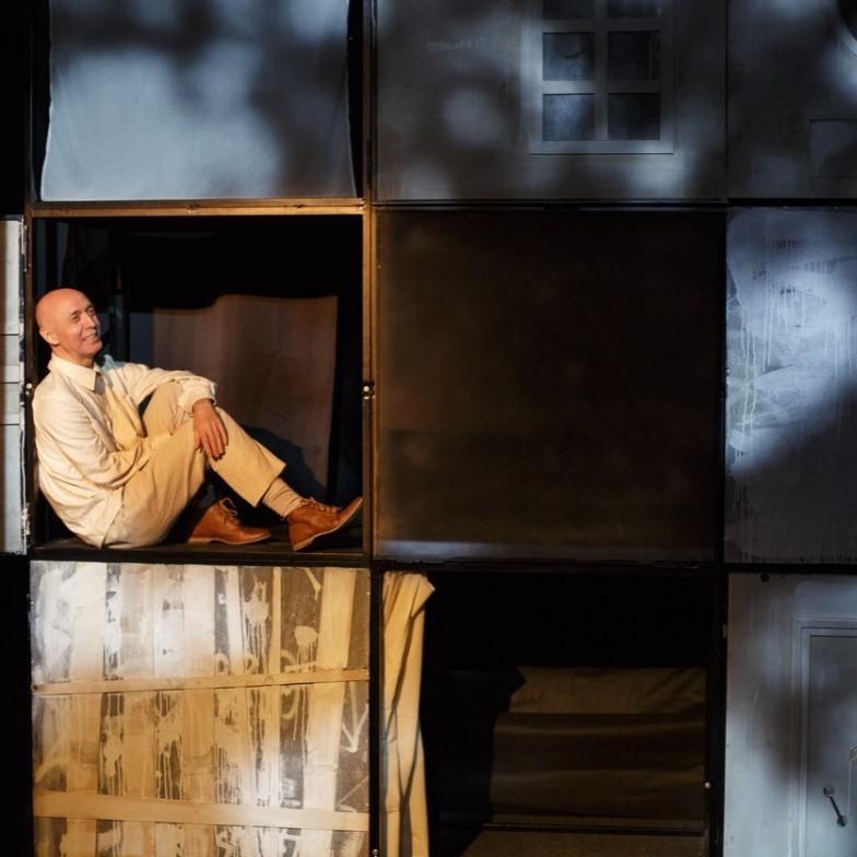 Спектакль с экскурсией  «Возвышенный жираф. Жизнь и судьба г-на Гумилёва »